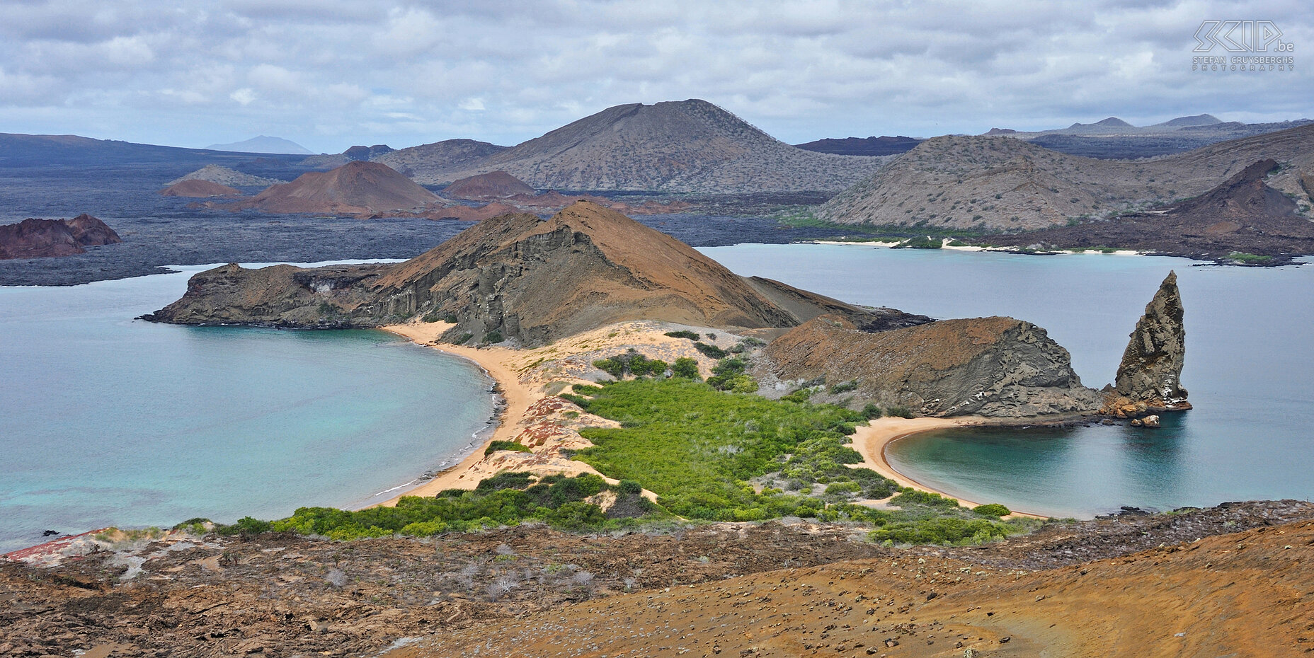 Galapagos - Bartolome - Pinnacle Rock Bartolome is een van de 'jongste' eilanden met een van de mooiste landschappen van de archipel.  Stefan Cruysberghs